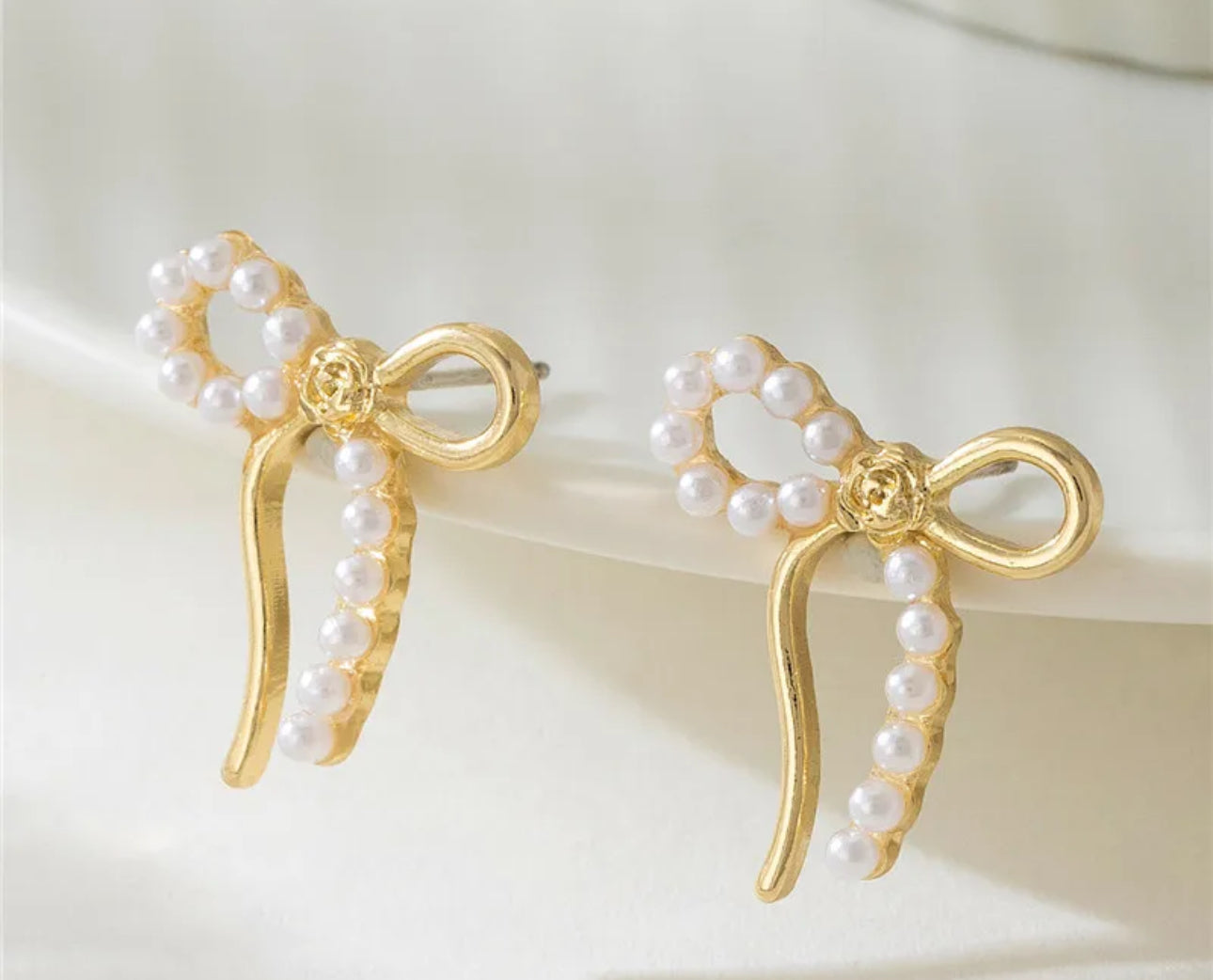 Pair elegant cute bow earrings